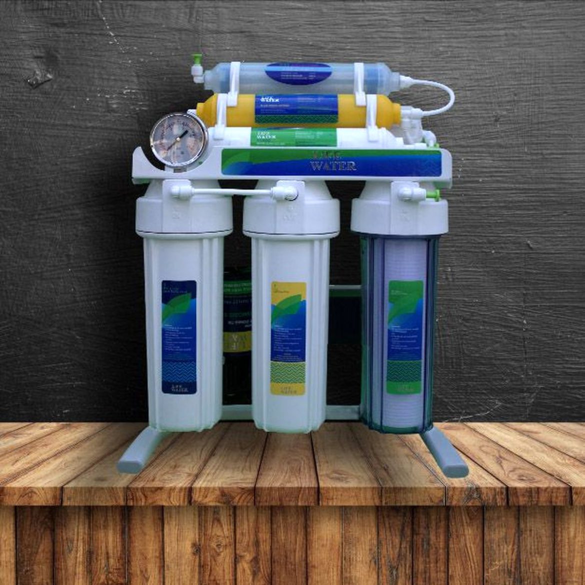 دستگاه تصفیه آب خانگی بدون برق که از قدرت اشعه ماوراء بنفش برای ضد عفونی کردن آب استفاده میکند!